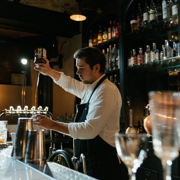 8 Key Considerations When Selecting a Bartending Company